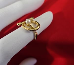 Elegant Gold Pearl Ring